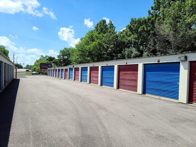 Lake County Storage Units in Lake Park, Round Lake Beach, Waukegan, Antioch, IL